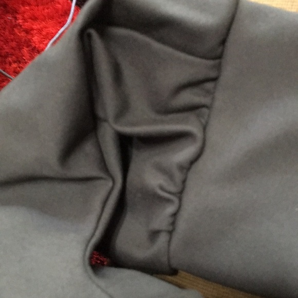 Keyingyi Medium Gray dress with a zipper pockets and cuffs - Picture 10 of 12